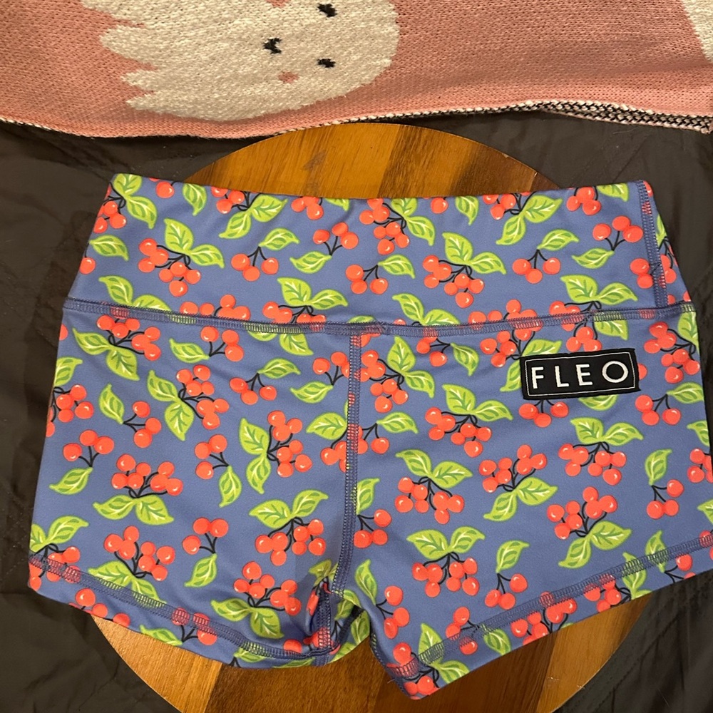 Cherry Fleo shorts cherries periwinkle blue CrossFit gym XS